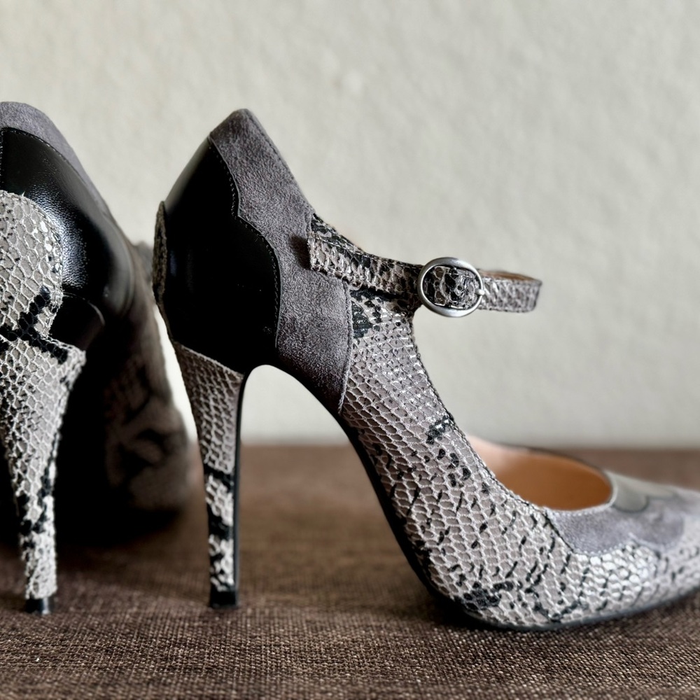 LIKE NEW Lovely People Gray and Black Snakeskin Mary Jane Heels